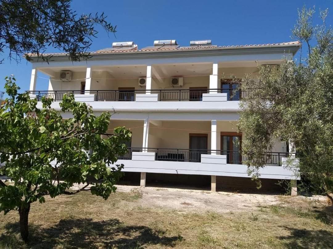 Chris Apartment Василики Экстерьер фото
